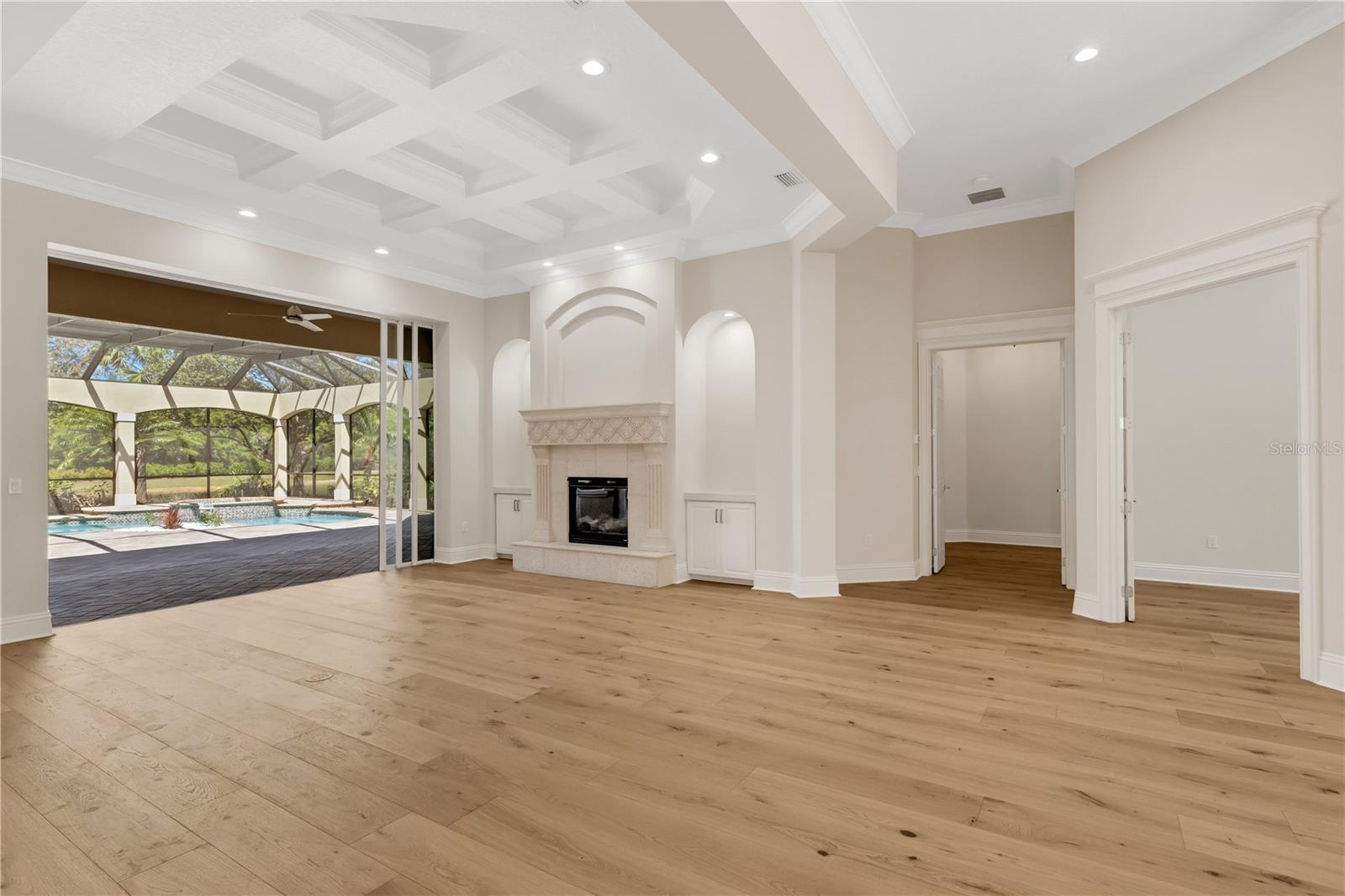 FOUNDERS CLUB - Residential