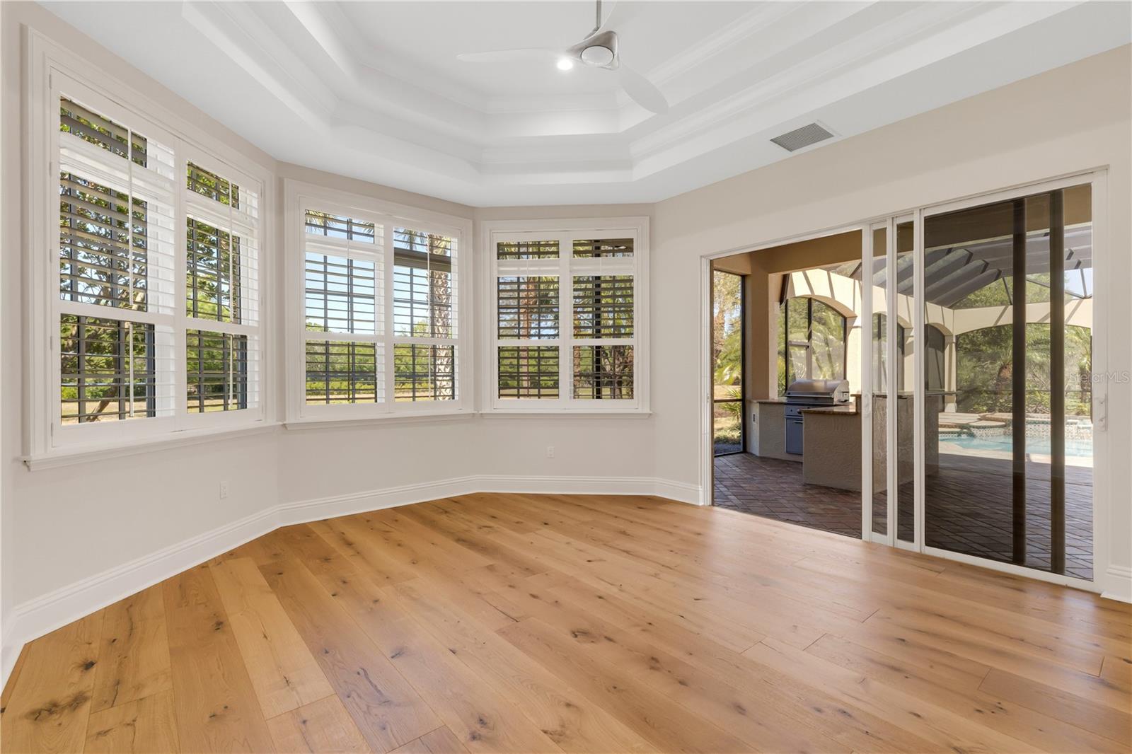 FOUNDERS CLUB - Residential