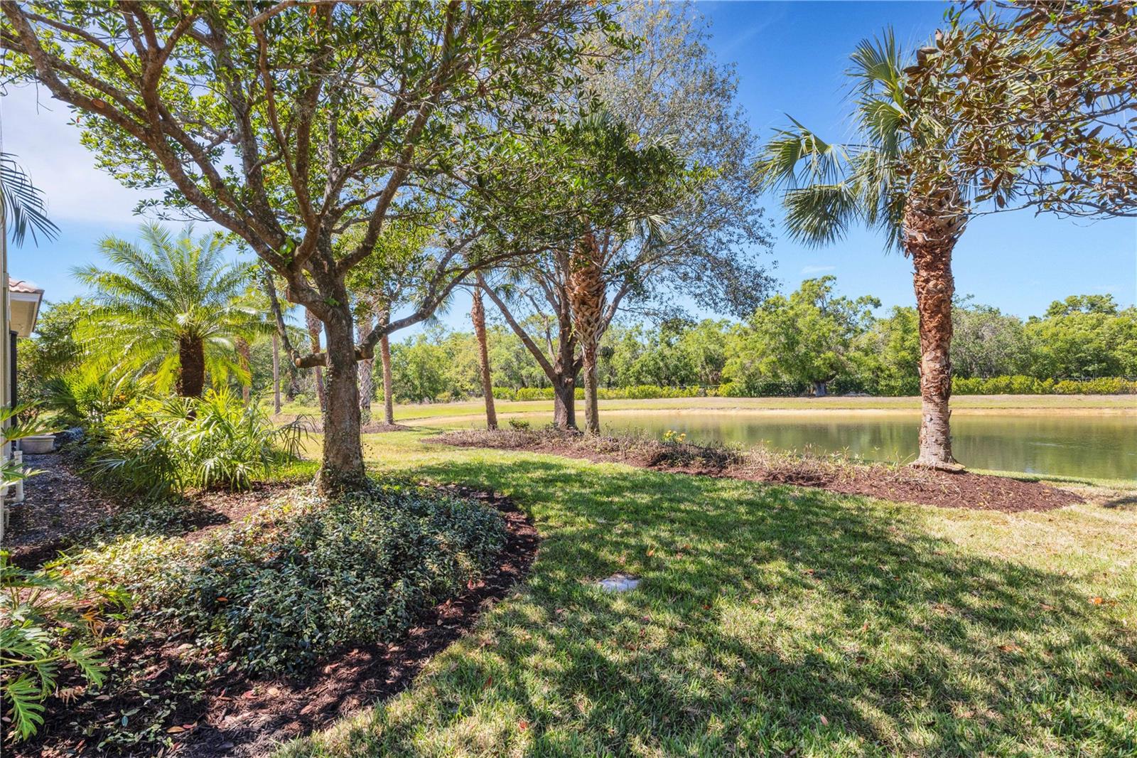 FOUNDERS CLUB - Residential