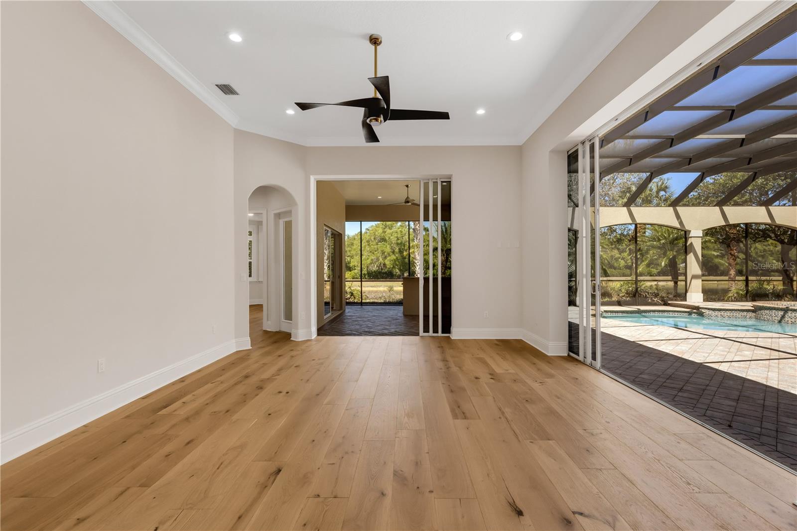 FOUNDERS CLUB - Residential