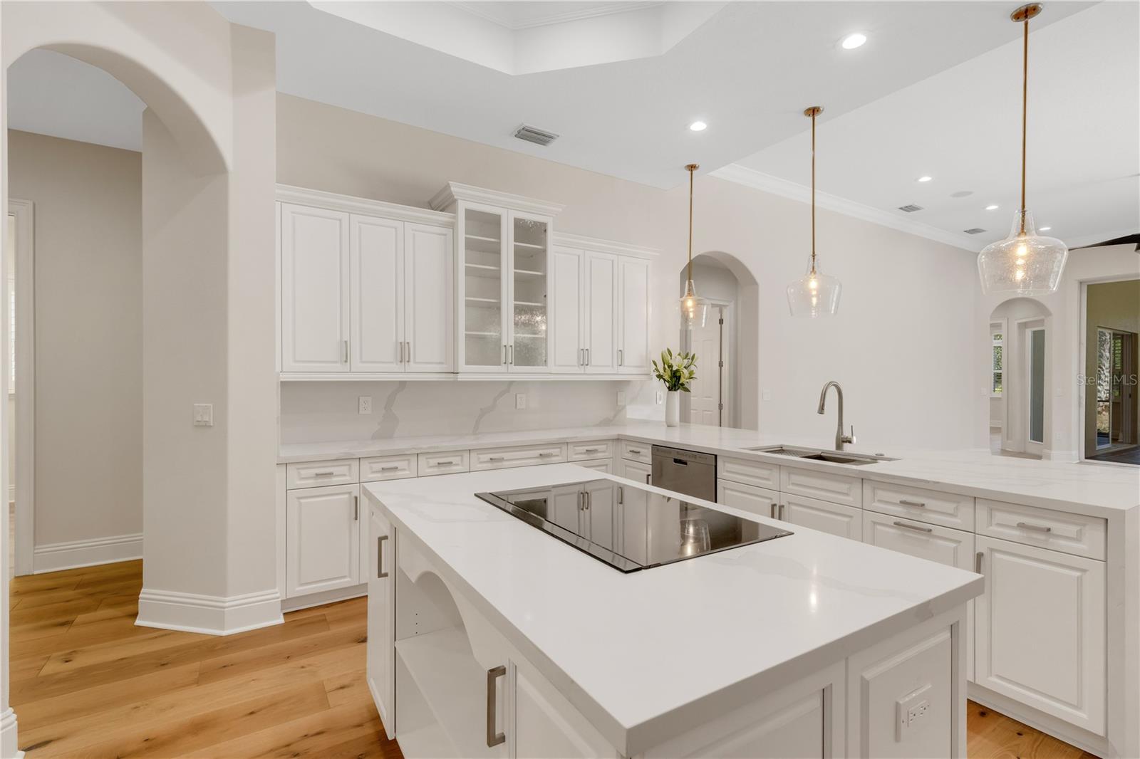 FOUNDERS CLUB - Residential