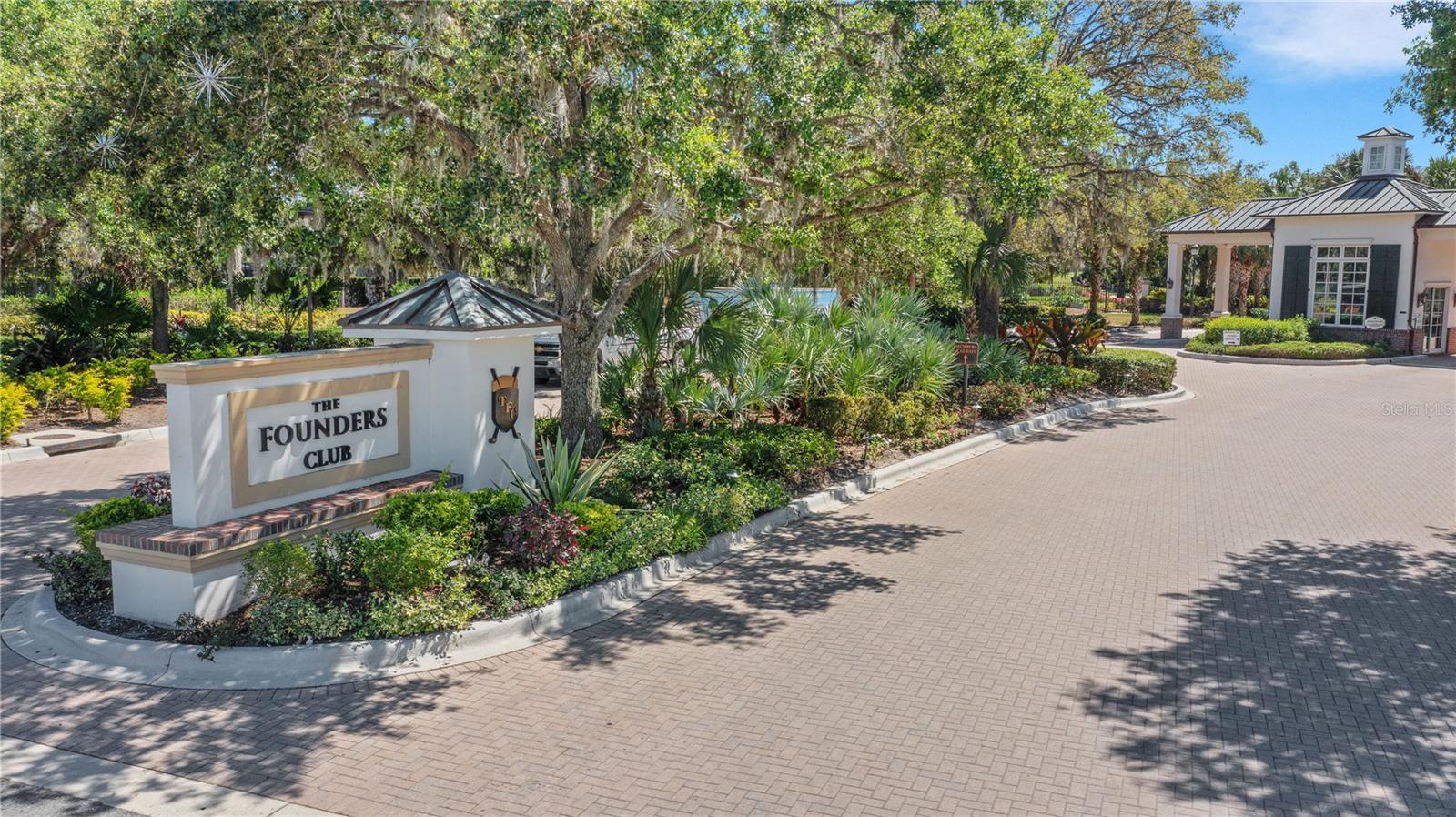 FOUNDERS CLUB - Residential