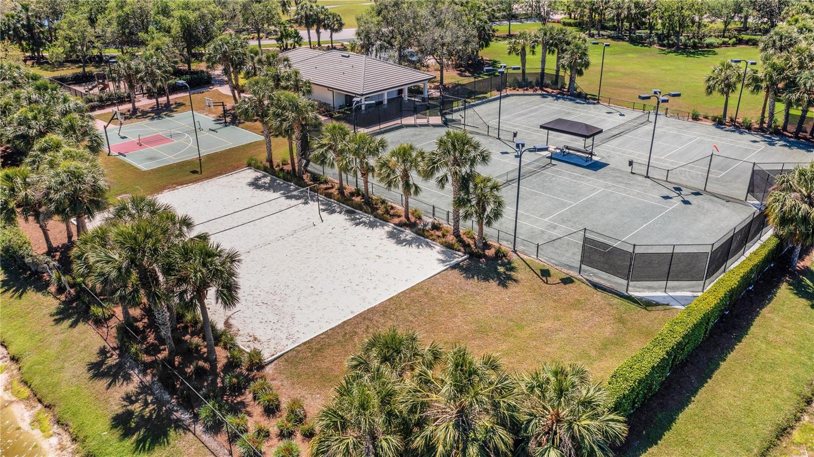 FOUNDERS CLUB - Residential