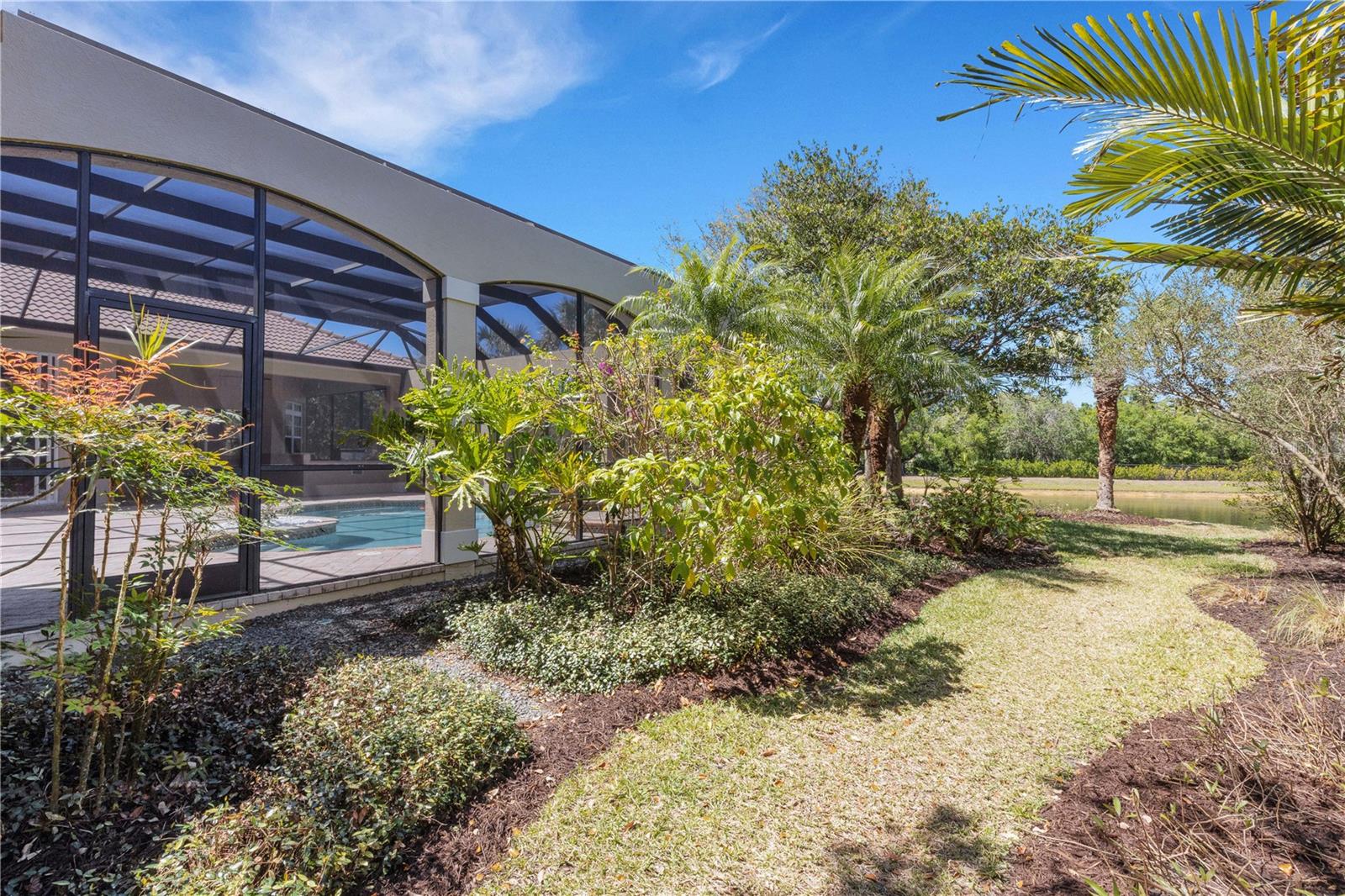 FOUNDERS CLUB - Residential