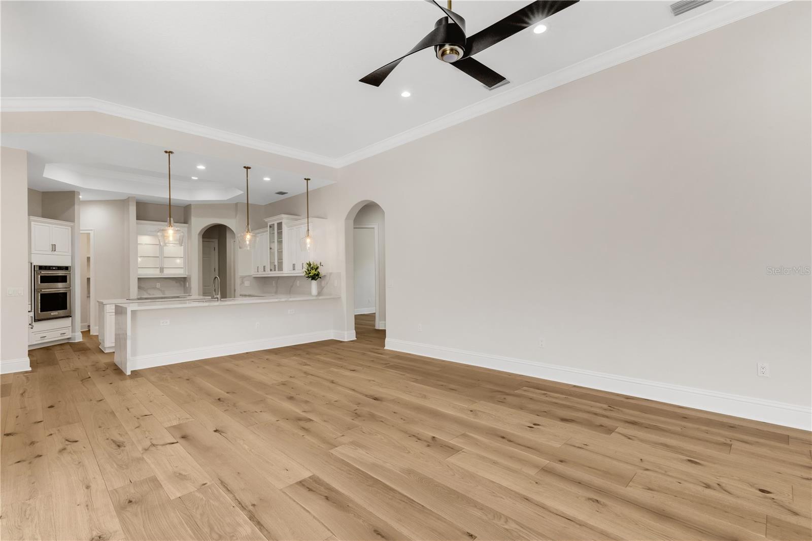 FOUNDERS CLUB - Residential