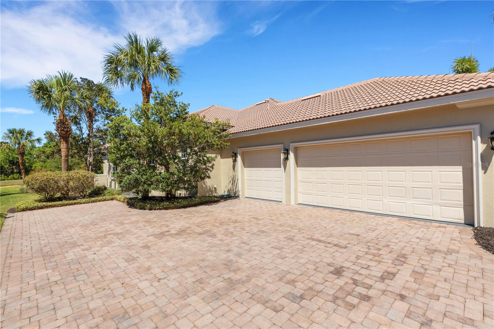 FOUNDERS CLUB - Residential