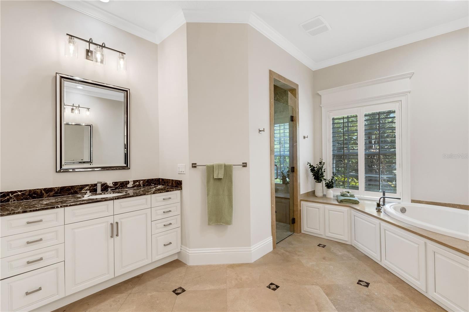 FOUNDERS CLUB - Residential