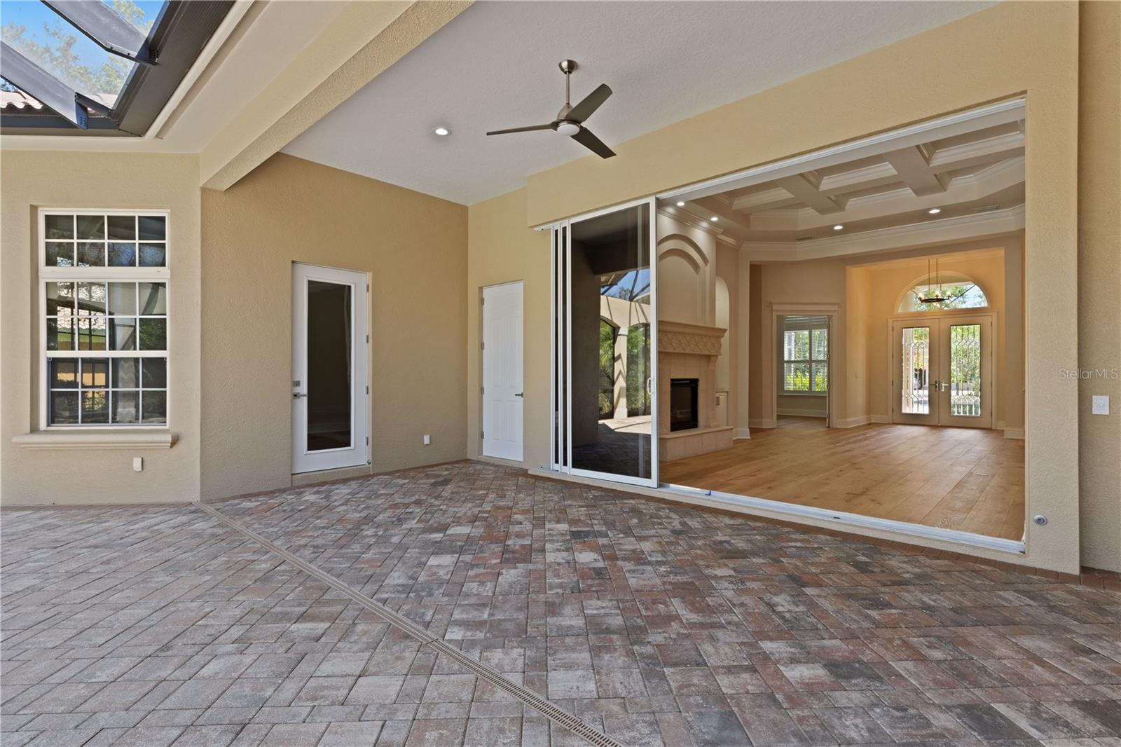 FOUNDERS CLUB - Residential