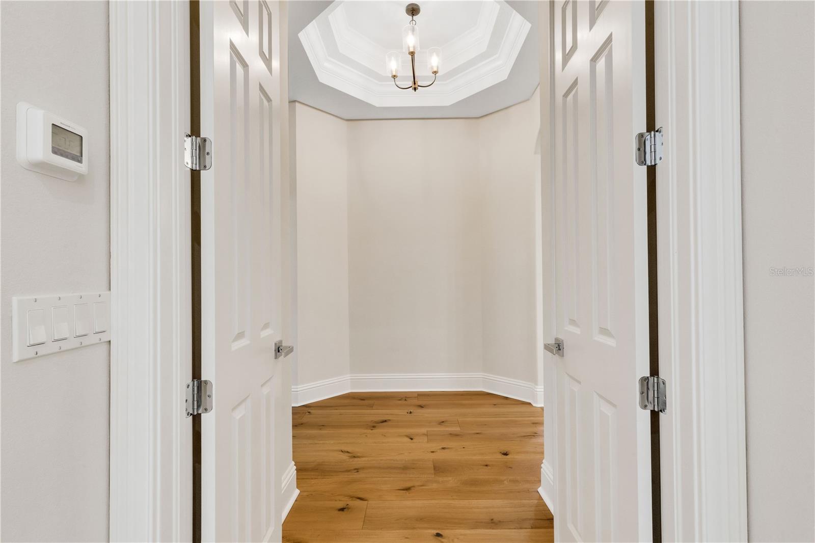 FOUNDERS CLUB - Residential