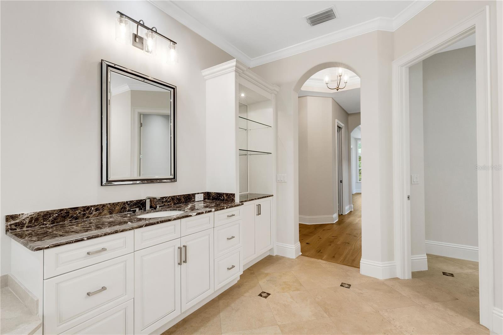 FOUNDERS CLUB - Residential