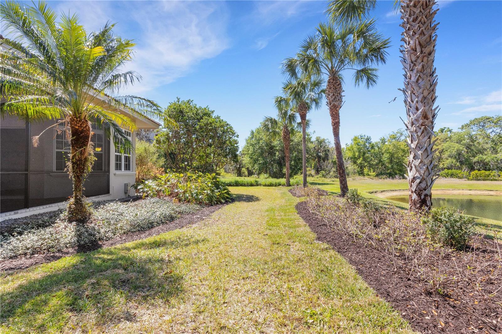 FOUNDERS CLUB - Residential