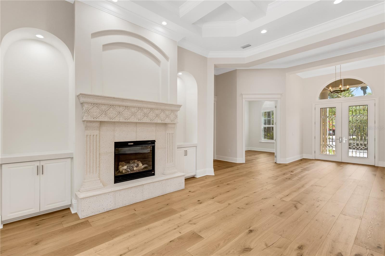 FOUNDERS CLUB - Residential