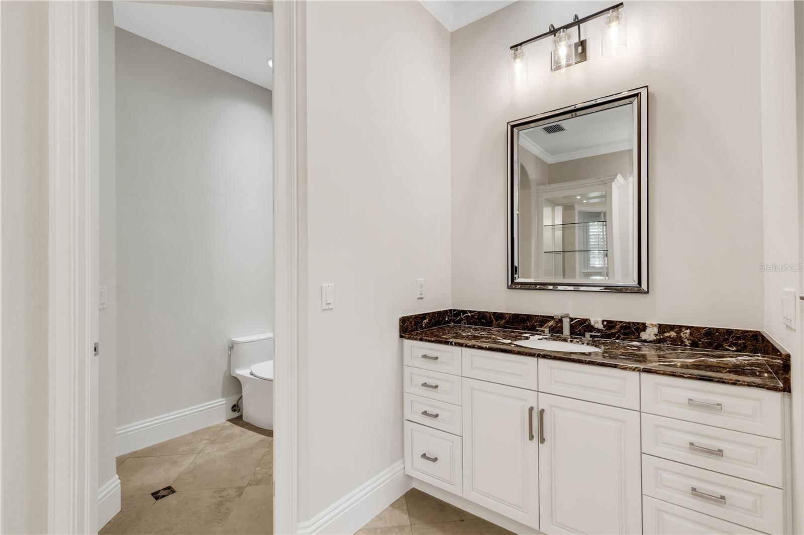 FOUNDERS CLUB - Residential