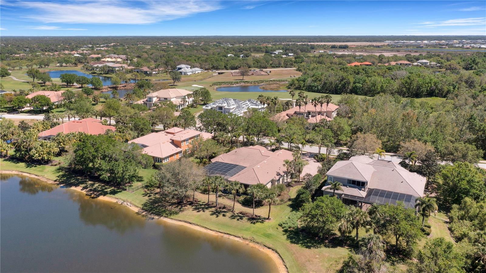 FOUNDERS CLUB - Residential