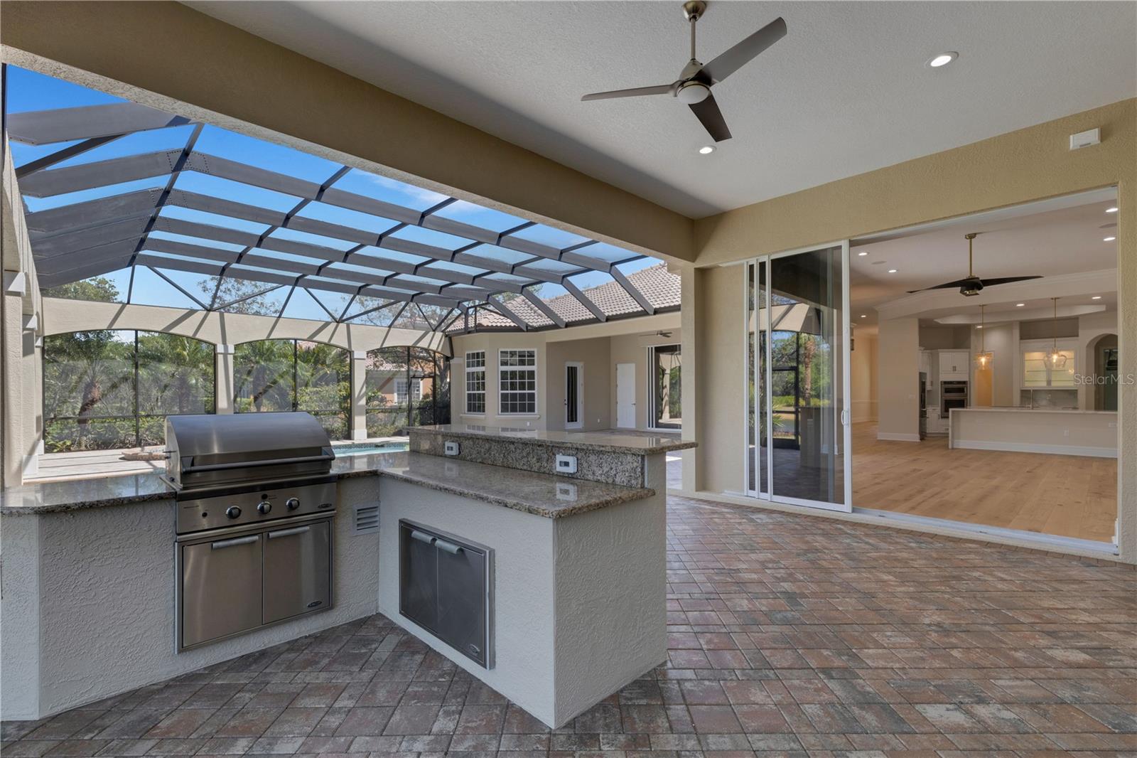 FOUNDERS CLUB - Residential