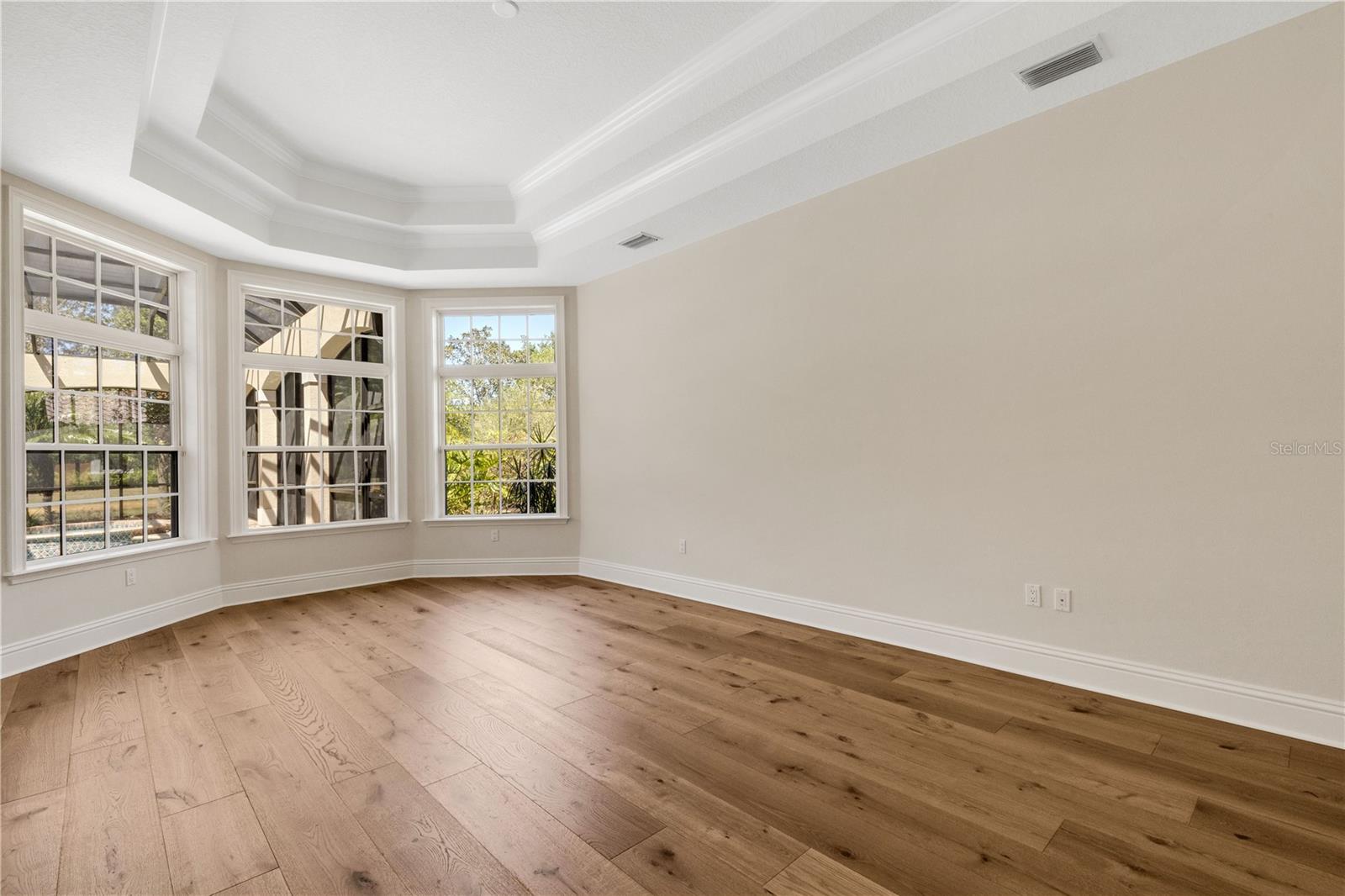 FOUNDERS CLUB - Residential