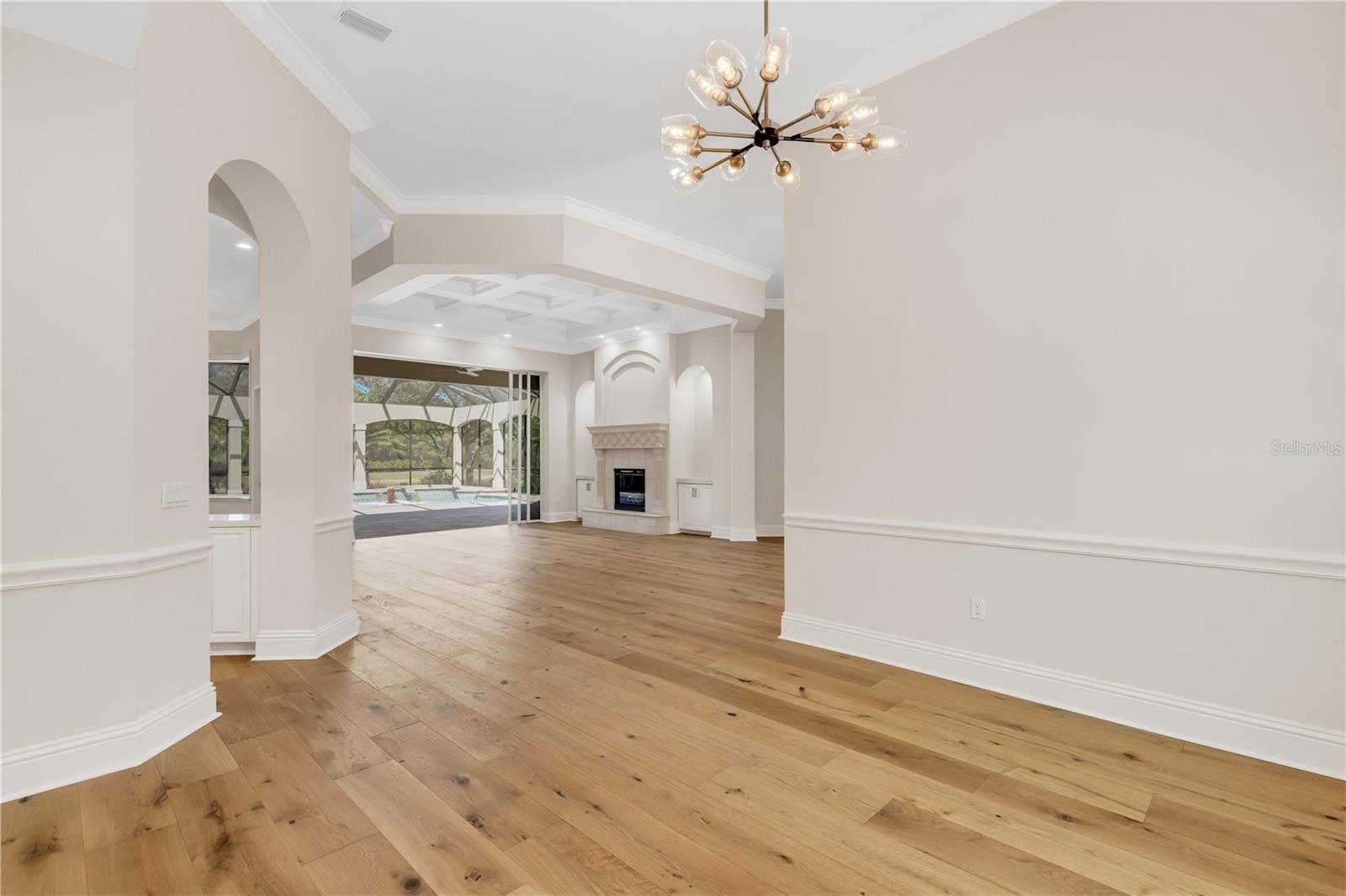 FOUNDERS CLUB - Residential