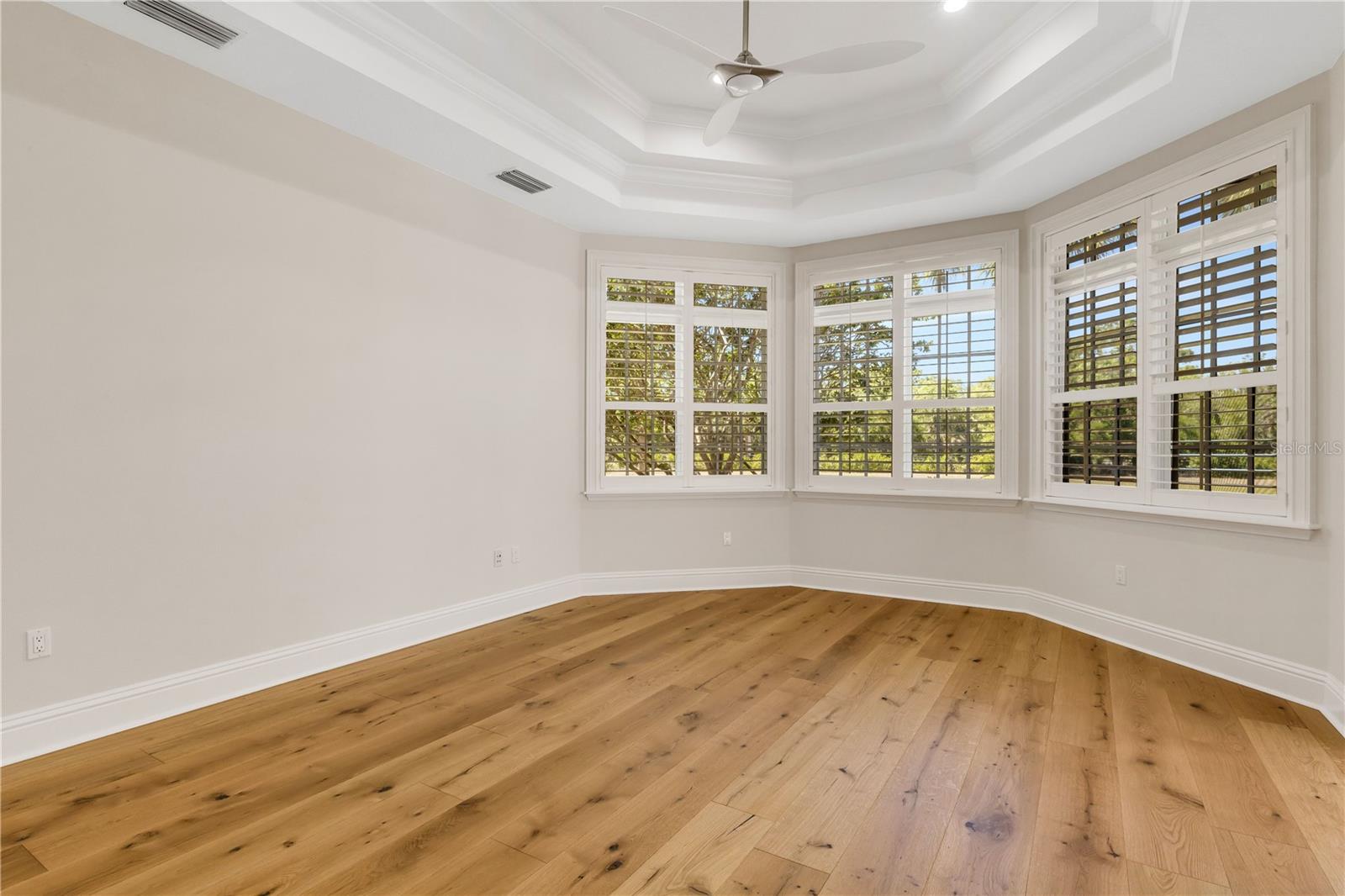 FOUNDERS CLUB - Residential