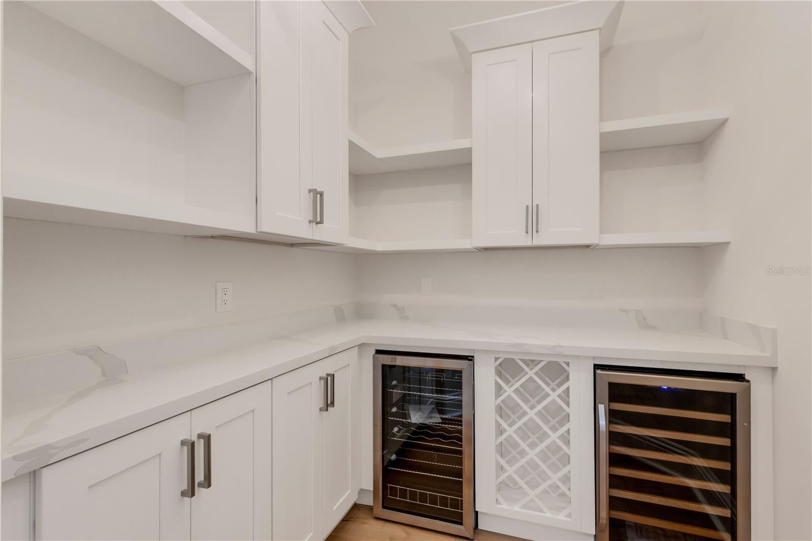 FOUNDERS CLUB - Residential