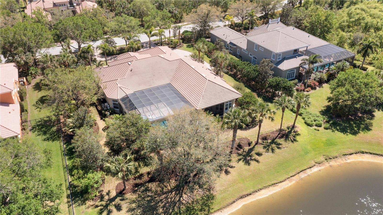 FOUNDERS CLUB - Residential