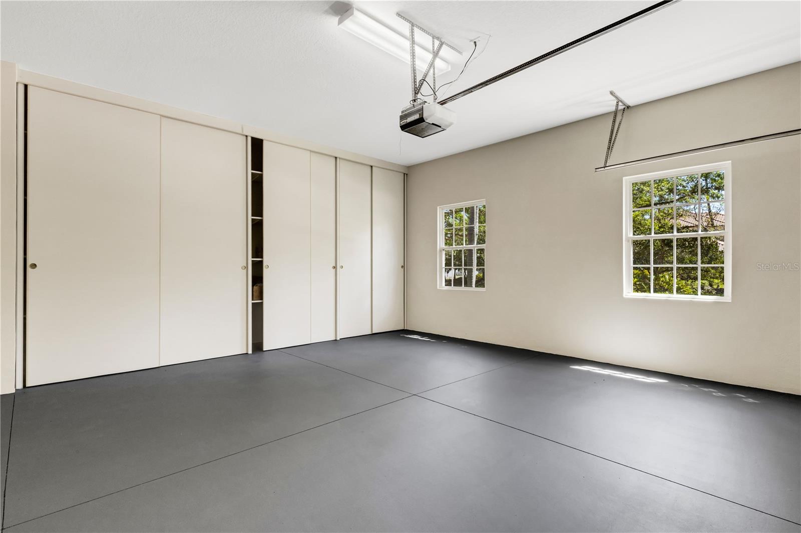 FOUNDERS CLUB - Residential