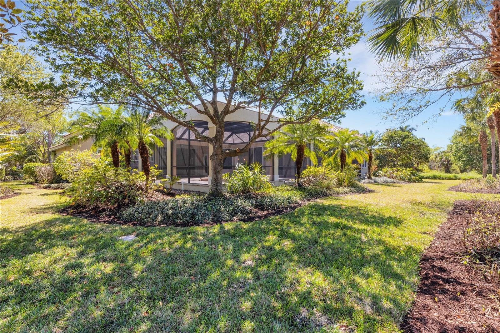 FOUNDERS CLUB - Residential