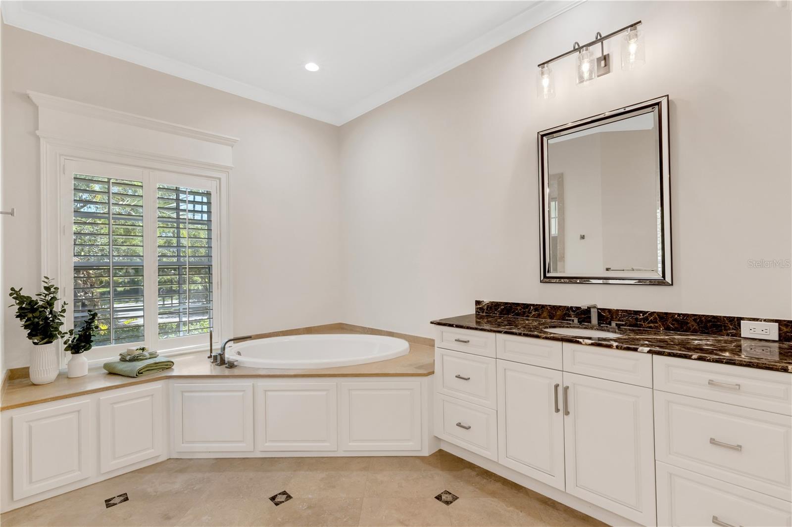 FOUNDERS CLUB - Residential