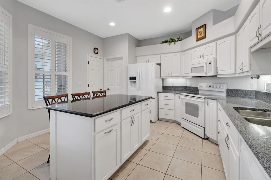 Photo of 26903 Honeymoon Avenue, Leesburg, FL 34748 (MLS # G5109408)