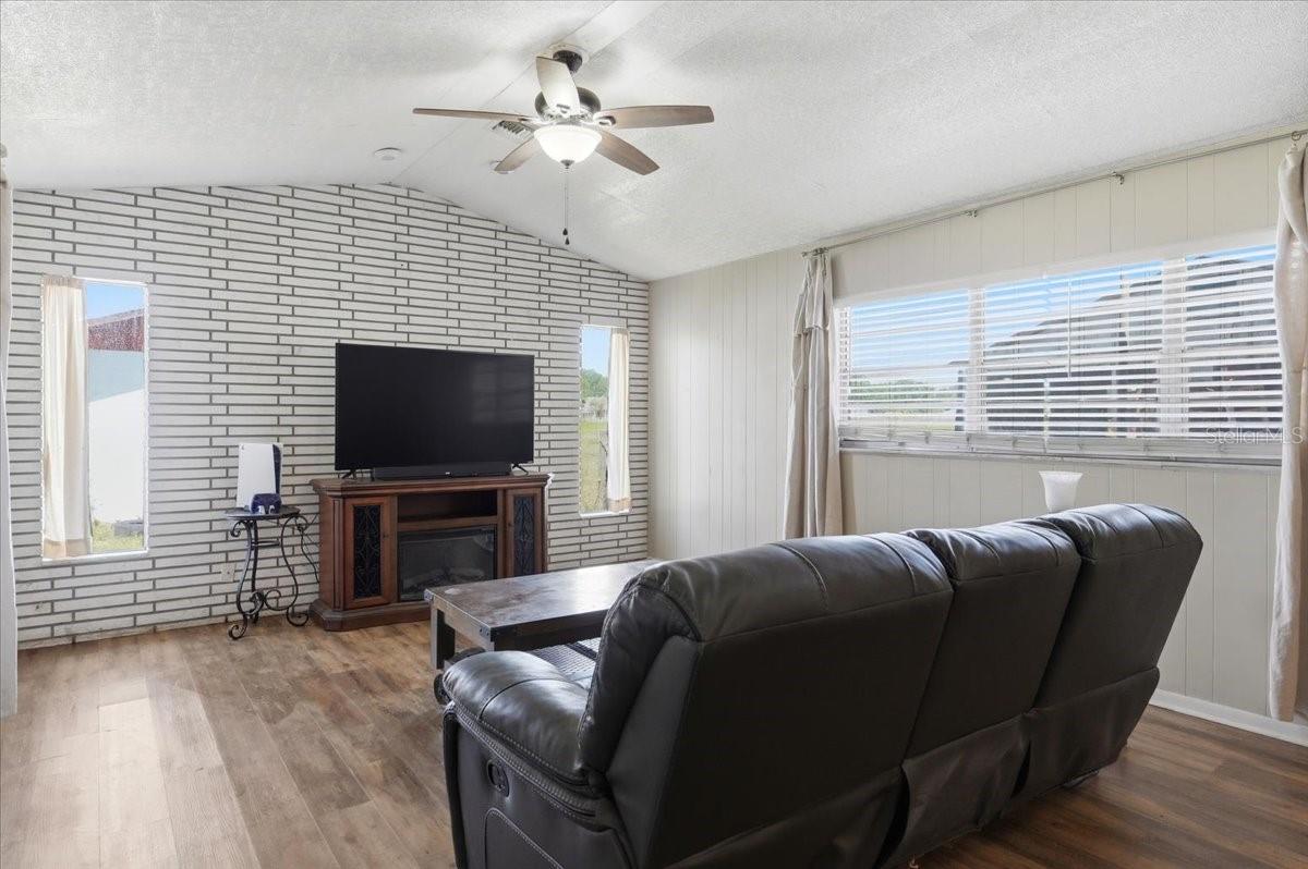 LARISCY ACRES - Residential