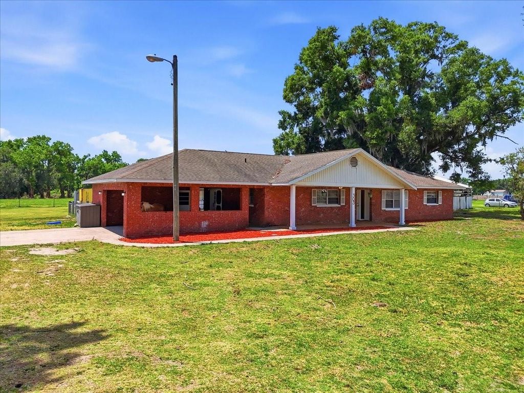 Photo of 303 Karppe Road, Plant City, FL 33567 (MLS # L4961521)