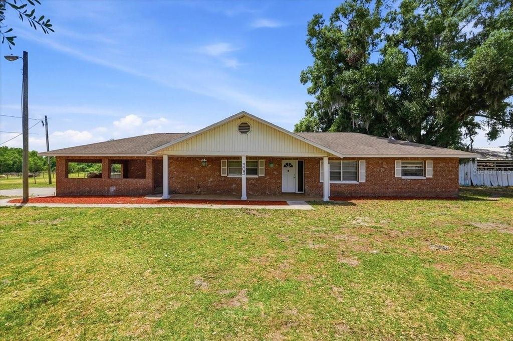 Photo of 303 Karppe Road, Plant City, FL 33567 (MLS # L4961521)