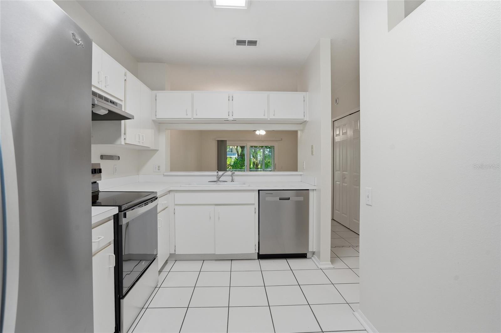 BERKELEY SQUARE - Residential