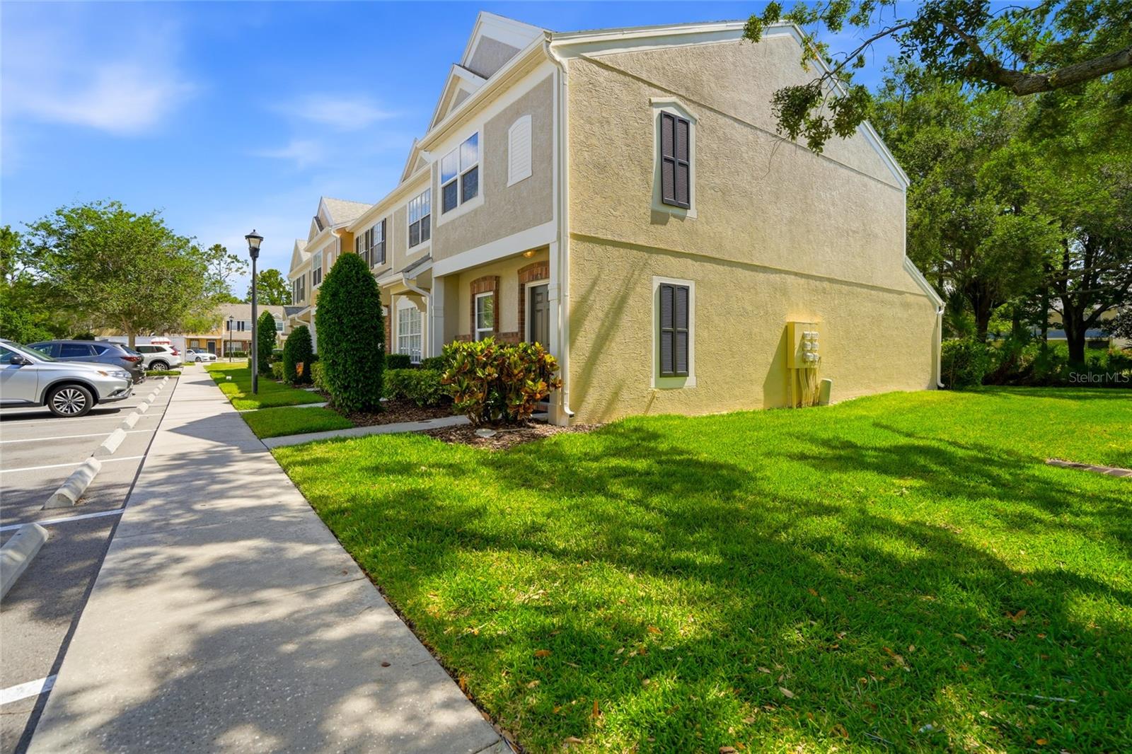 BERKELEY SQUARE - Residential