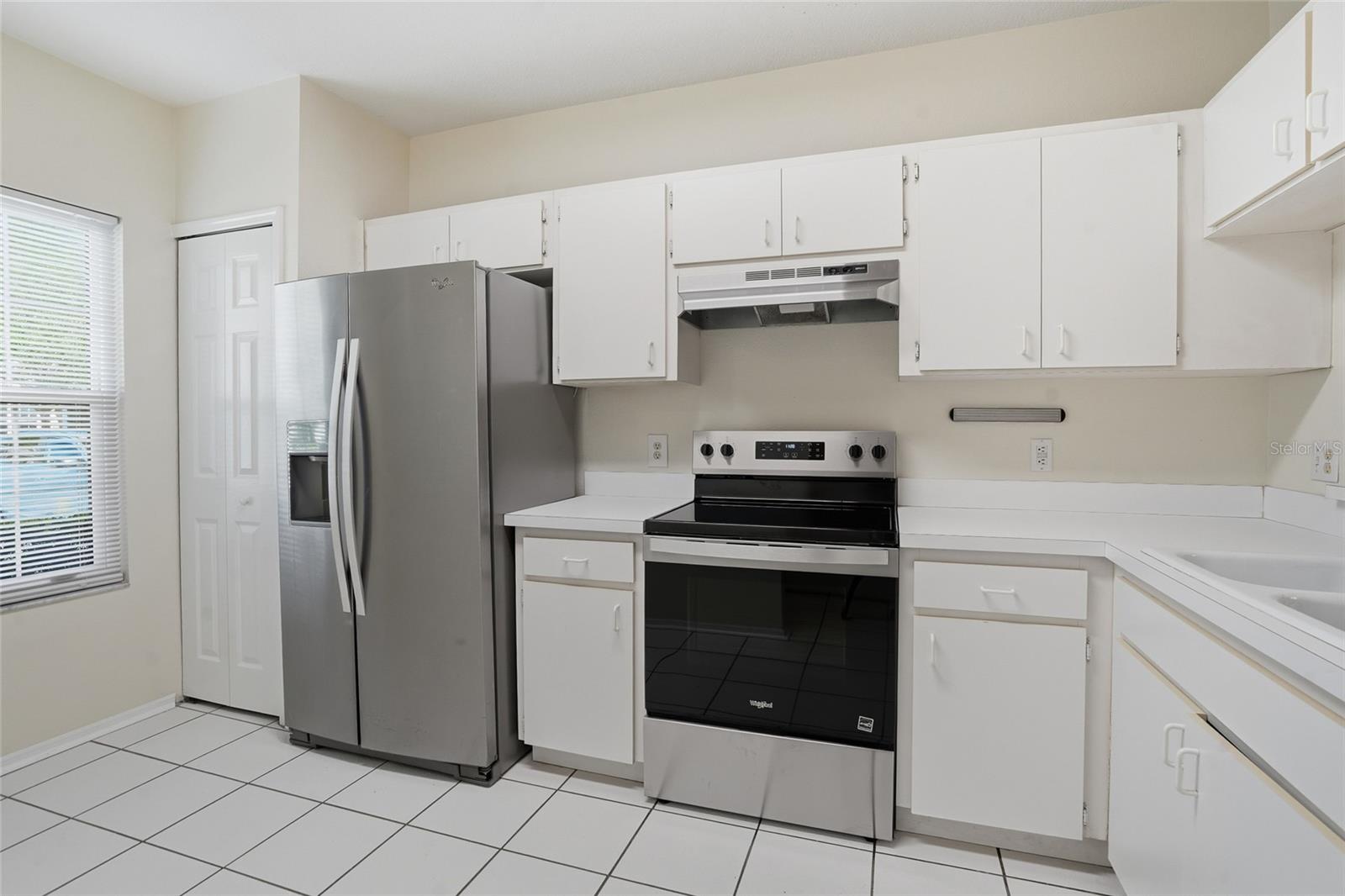 BERKELEY SQUARE - Residential