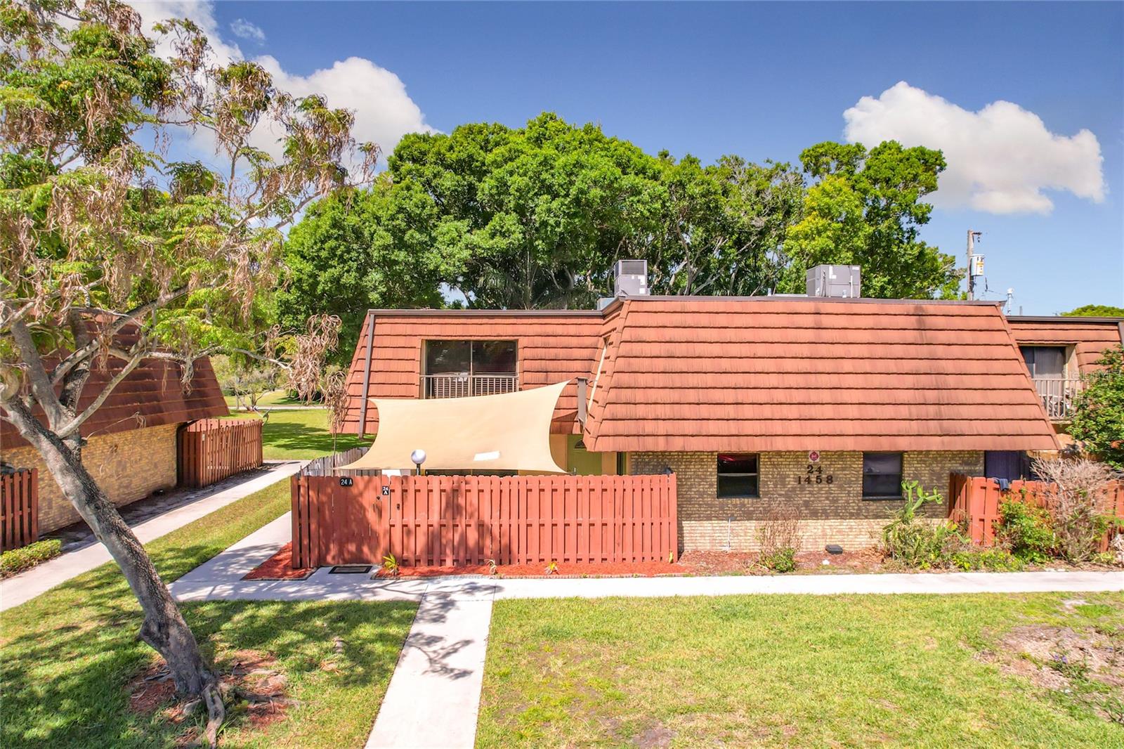 1458 N LAWNWOOD CIRCLE 24A