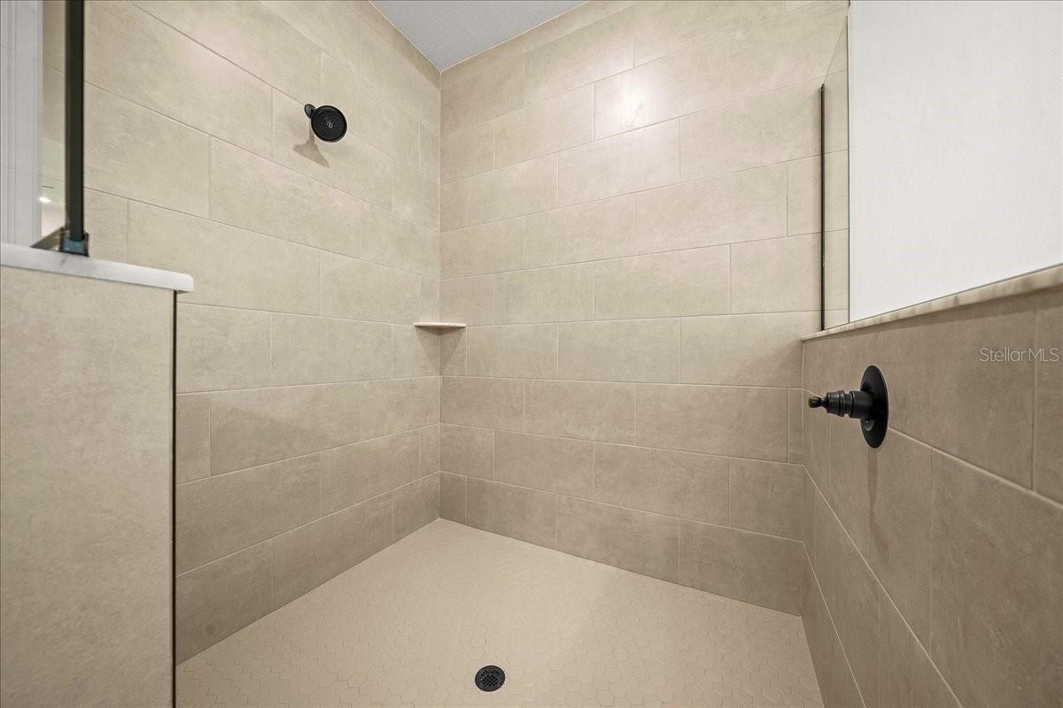 ROYAL HIGHLANDS - Residential