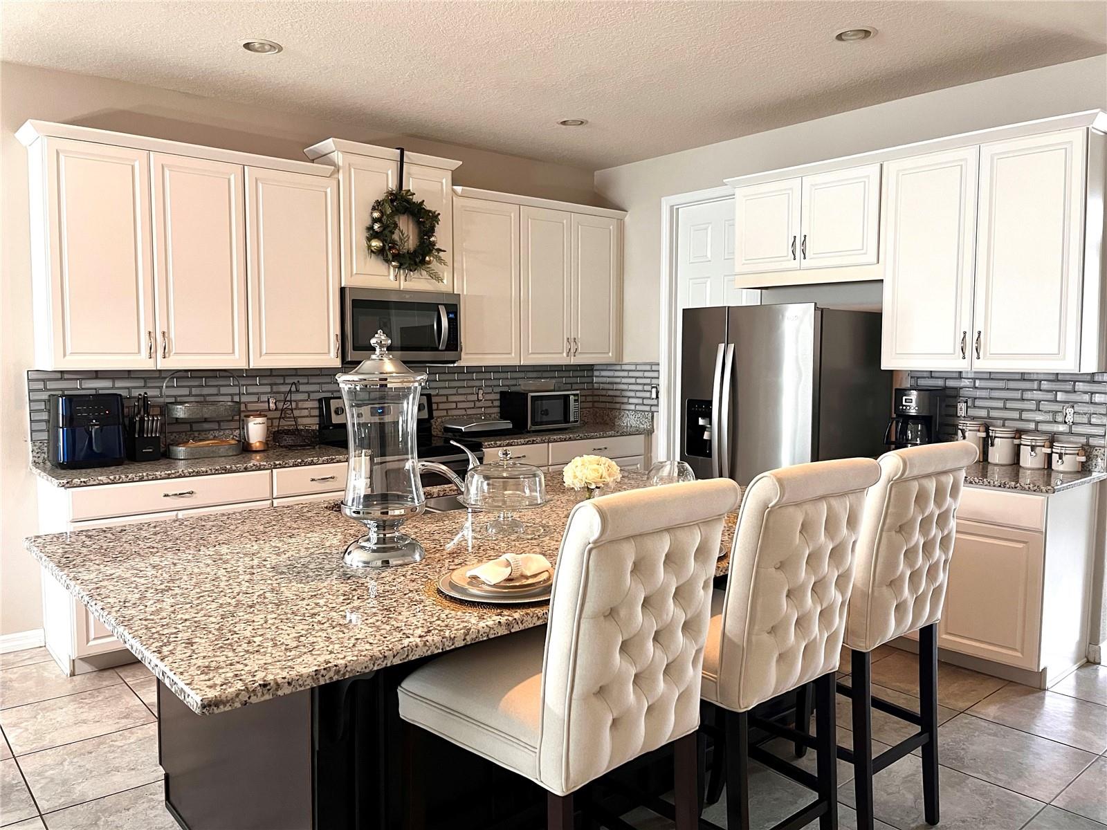 2412 ANNACELLA AVENUE