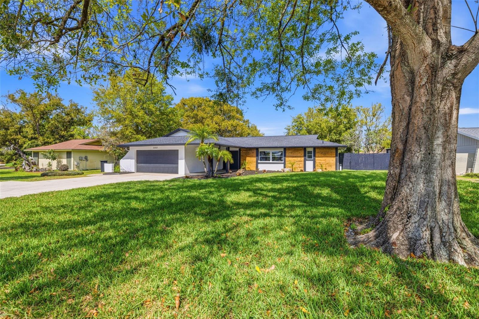 GROVE SHORE - Residential