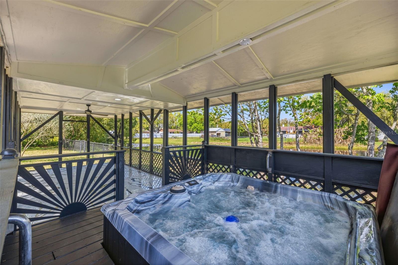 GROVE SHORE - Residential