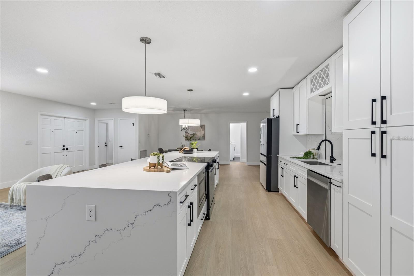 GROVE SHORE - Residential