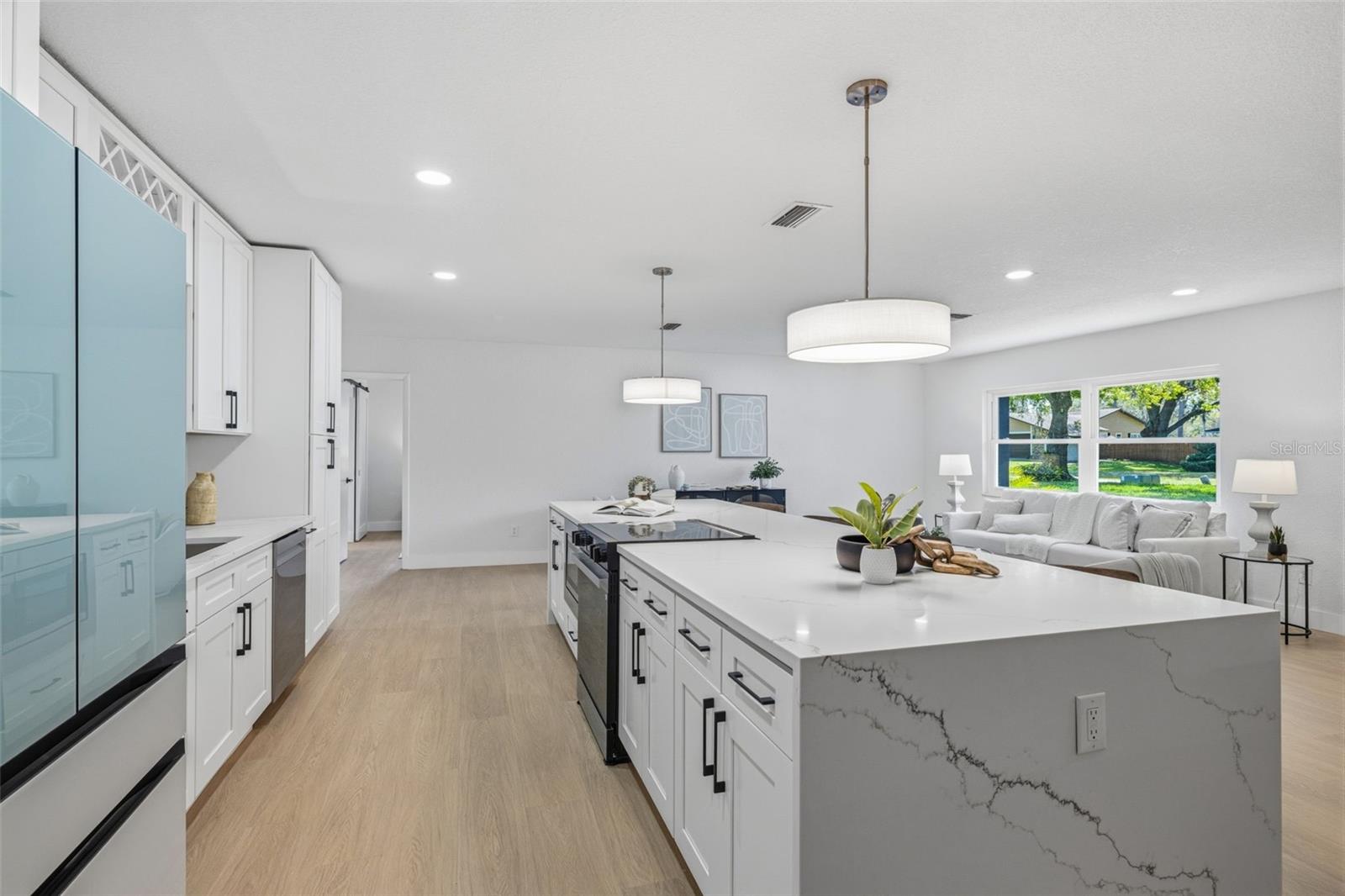 GROVE SHORE - Residential