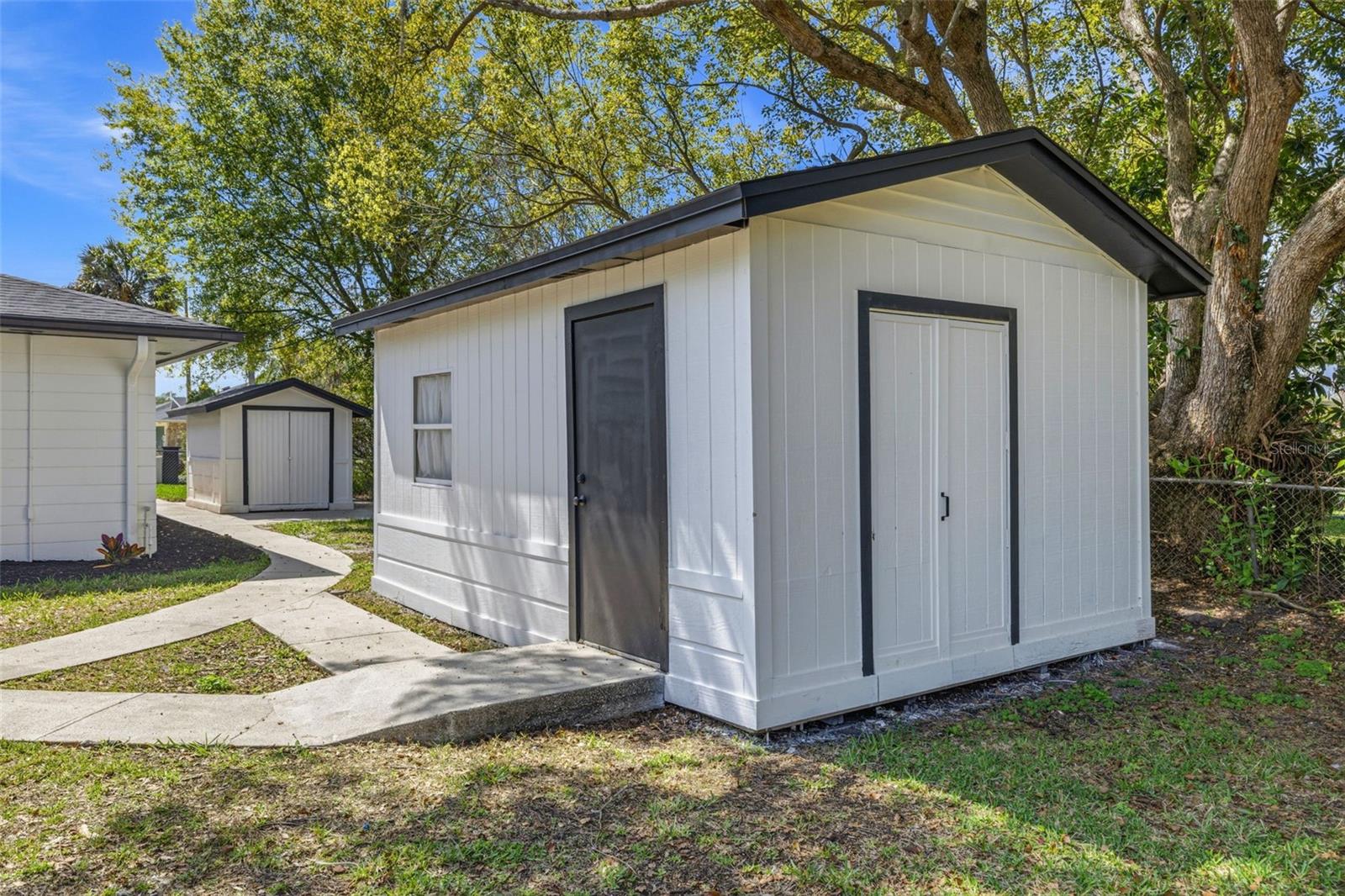 GROVE SHORE - Residential