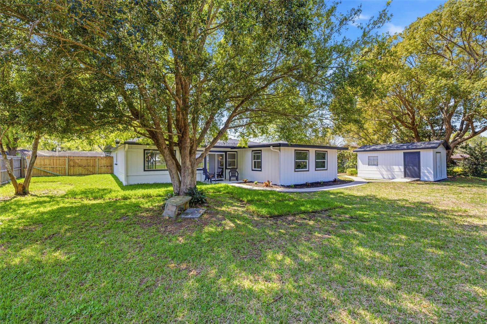 GROVE SHORE - Residential