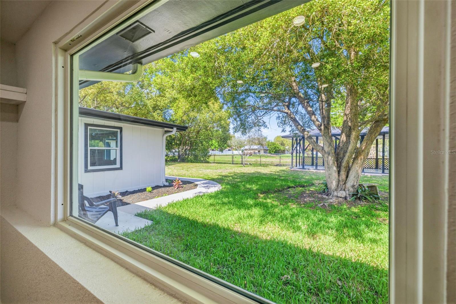 GROVE SHORE - Residential