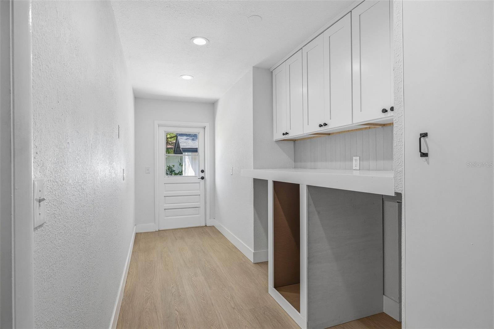 GROVE SHORE - Residential