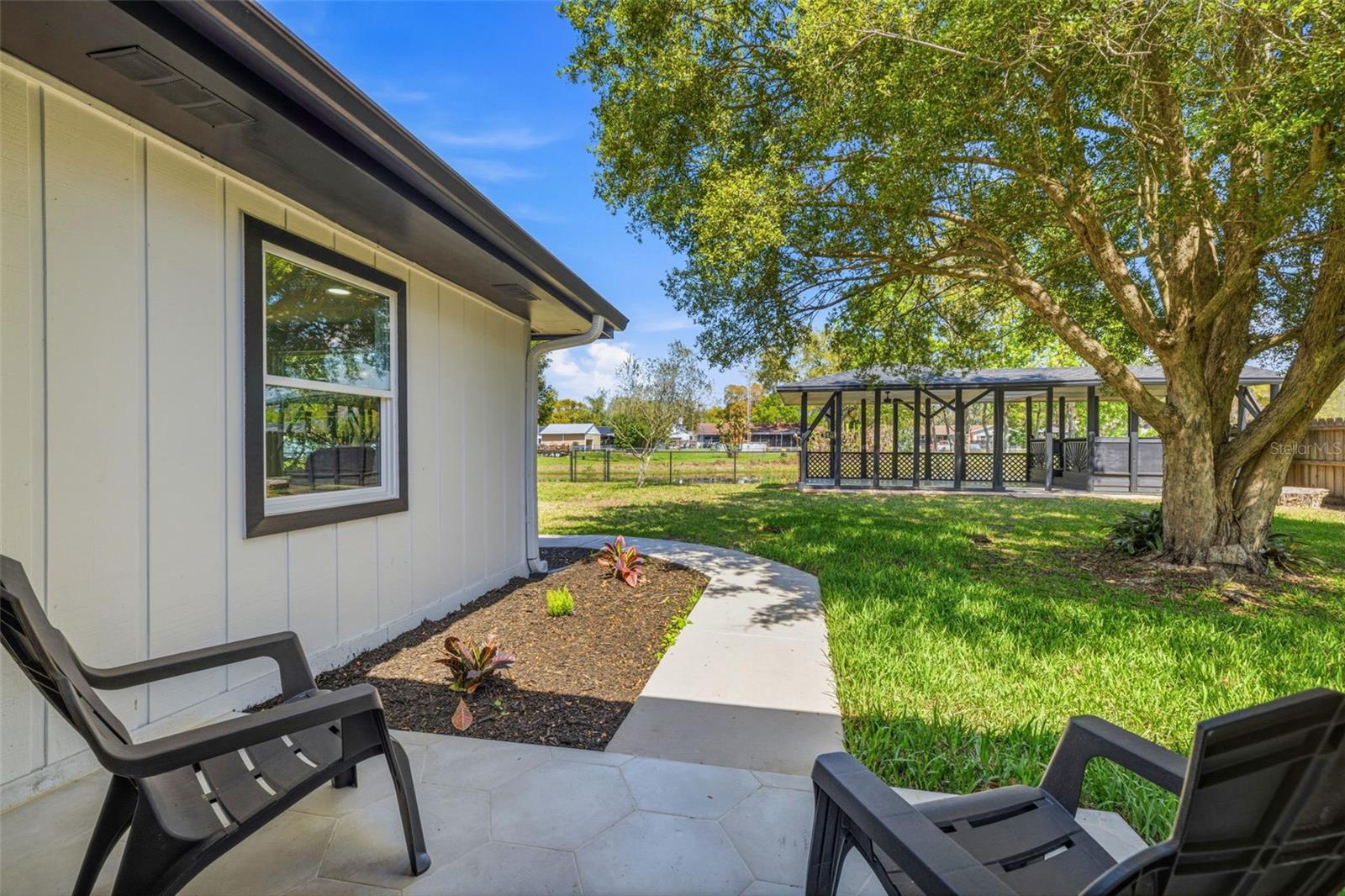 GROVE SHORE - Residential