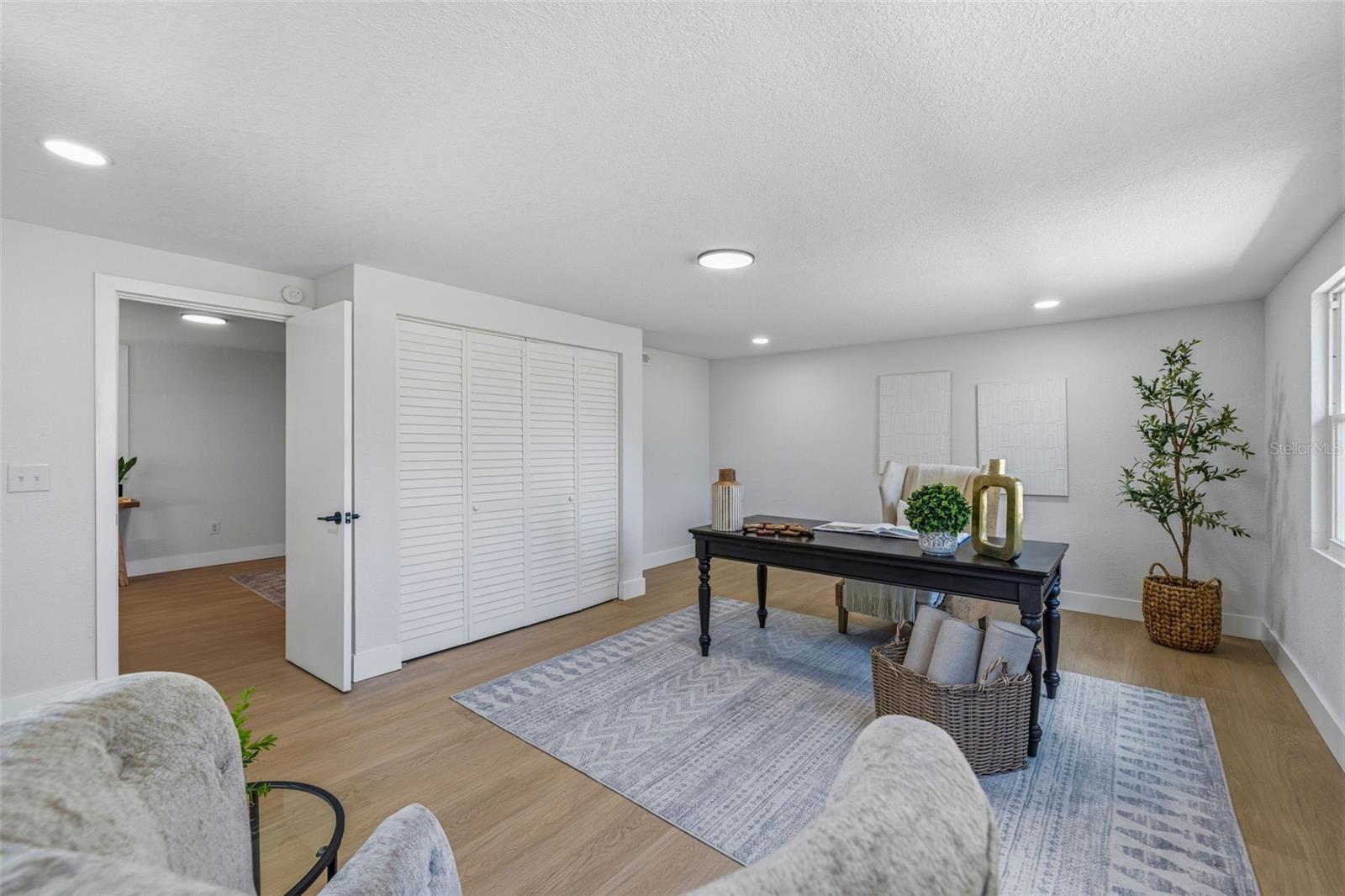 GROVE SHORE - Residential