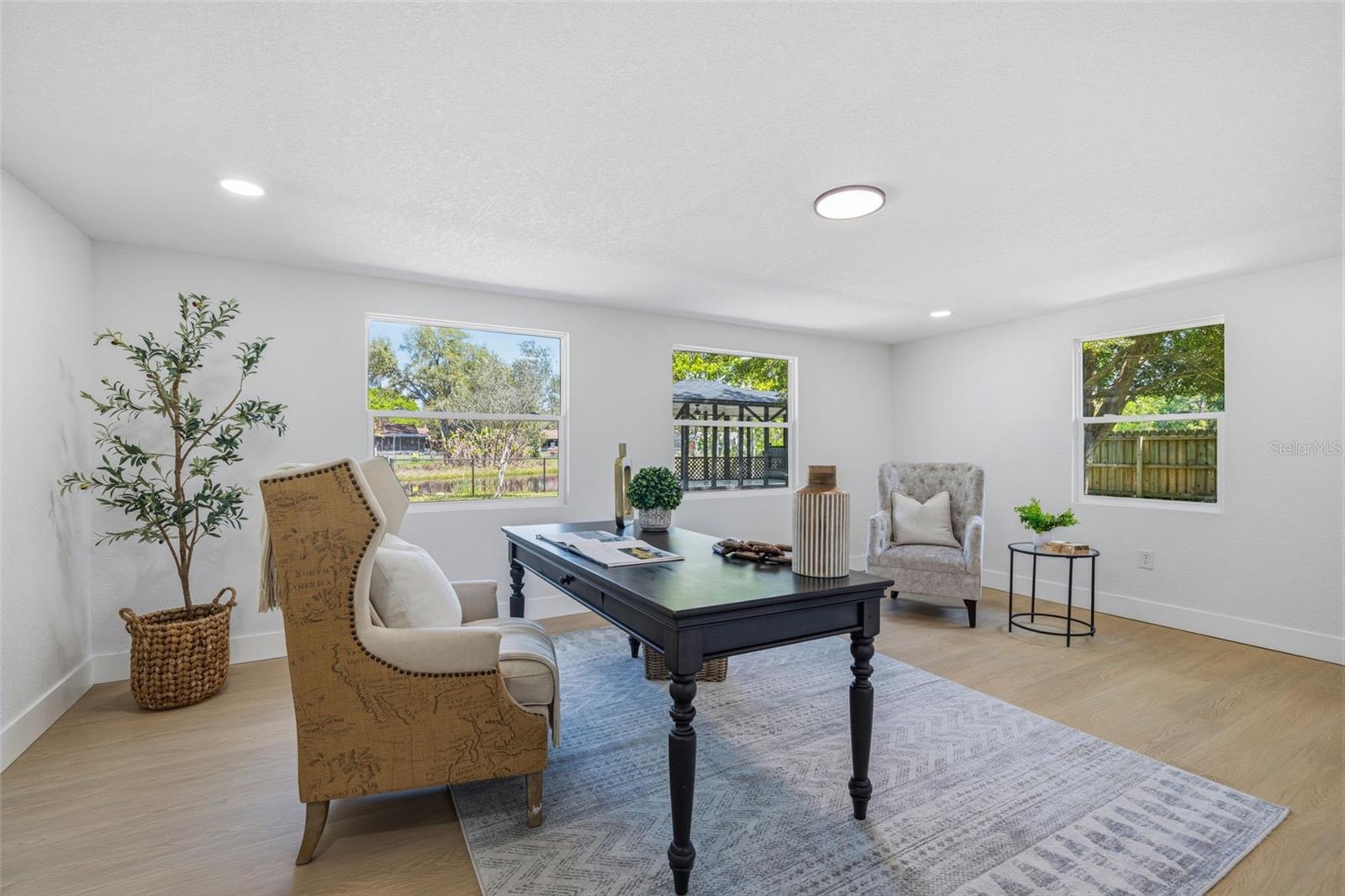 GROVE SHORE - Residential