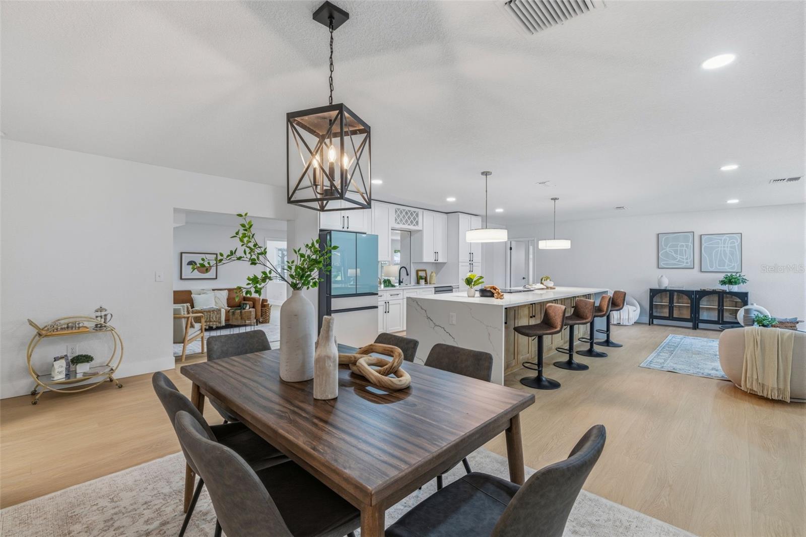 GROVE SHORE - Residential