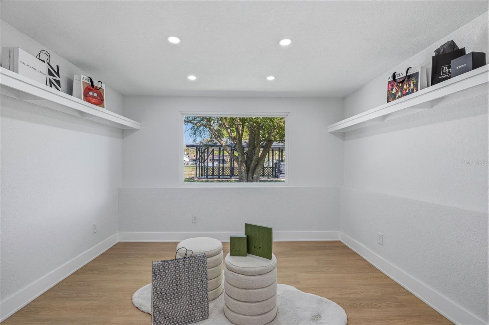 GROVE SHORE - Residential